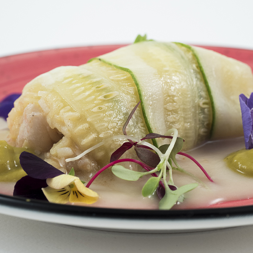 CANELÓN DE CALABACÍN RELLENO DE PATATA IMPERIAL Y MANILLAS