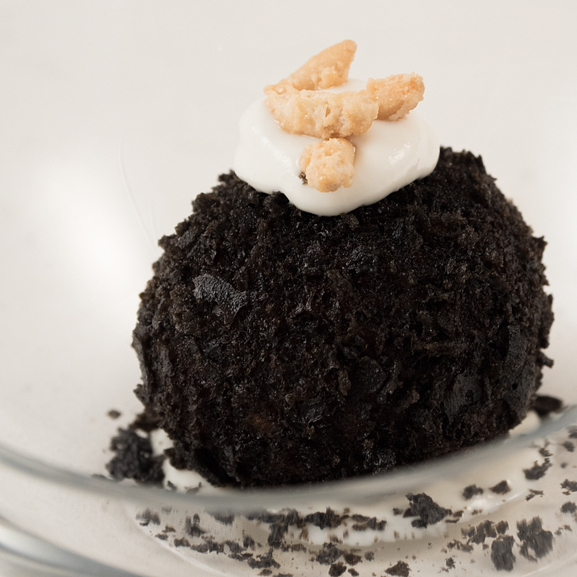 CROQUETA DE MORCILLA CON ALIOLI